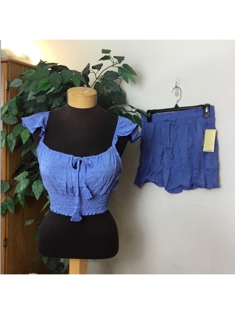Live to be spoiled twist front crop top & short set Woman’s Juniors size Large